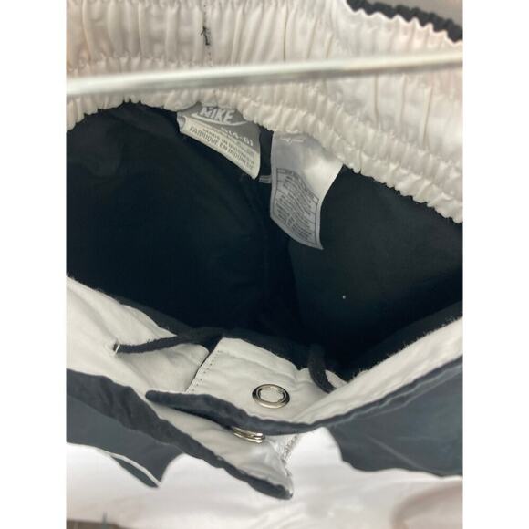 Nike Capri Pants size small - Picture 3 of 4